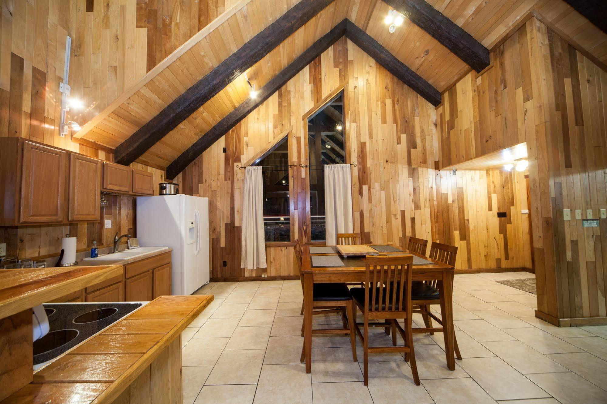 Log Cabin Lodge & Suites Jones Mills Zewnętrze zdjęcie