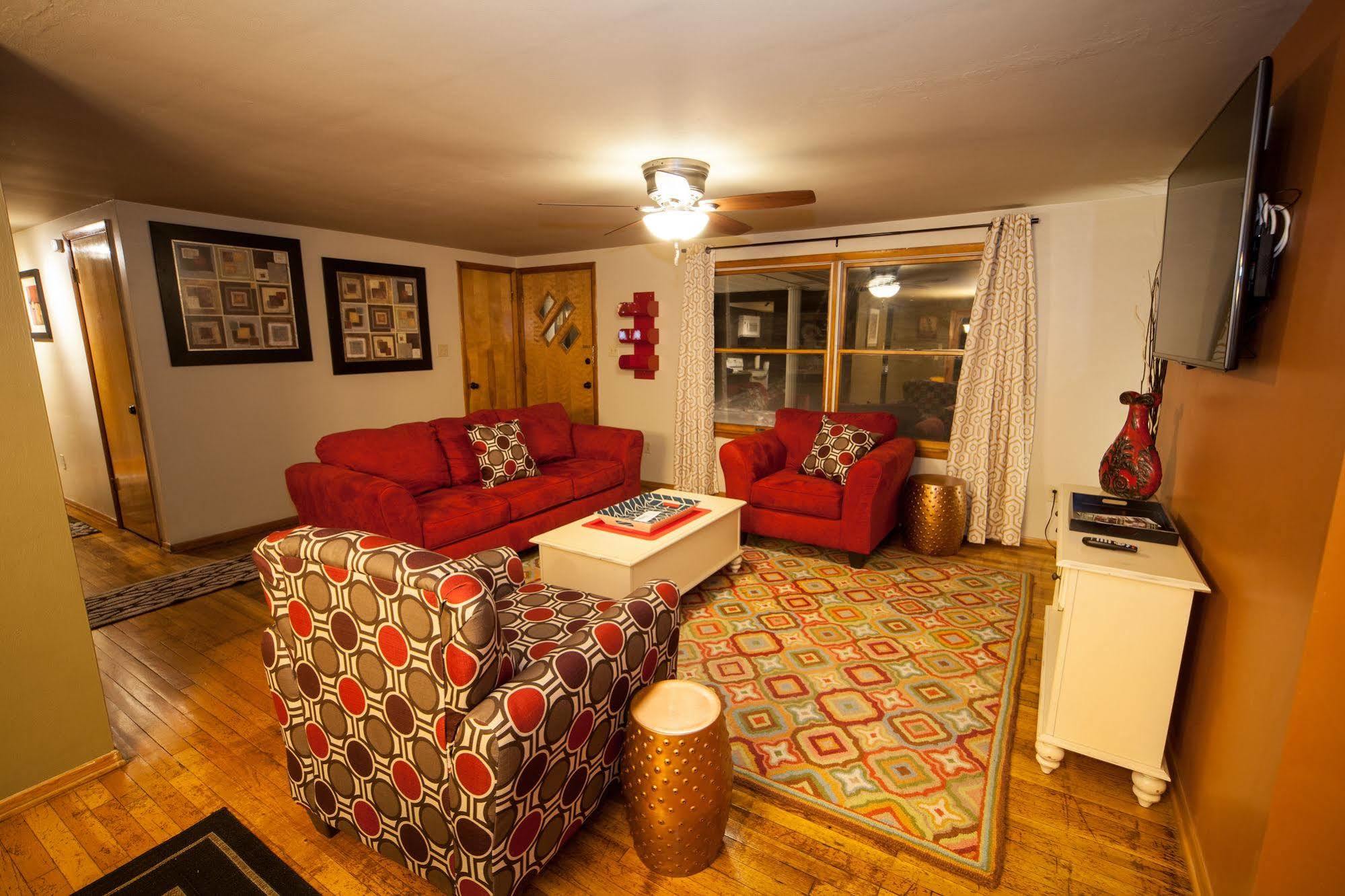 Log Cabin Lodge & Suites Jones Mills Zewnętrze zdjęcie