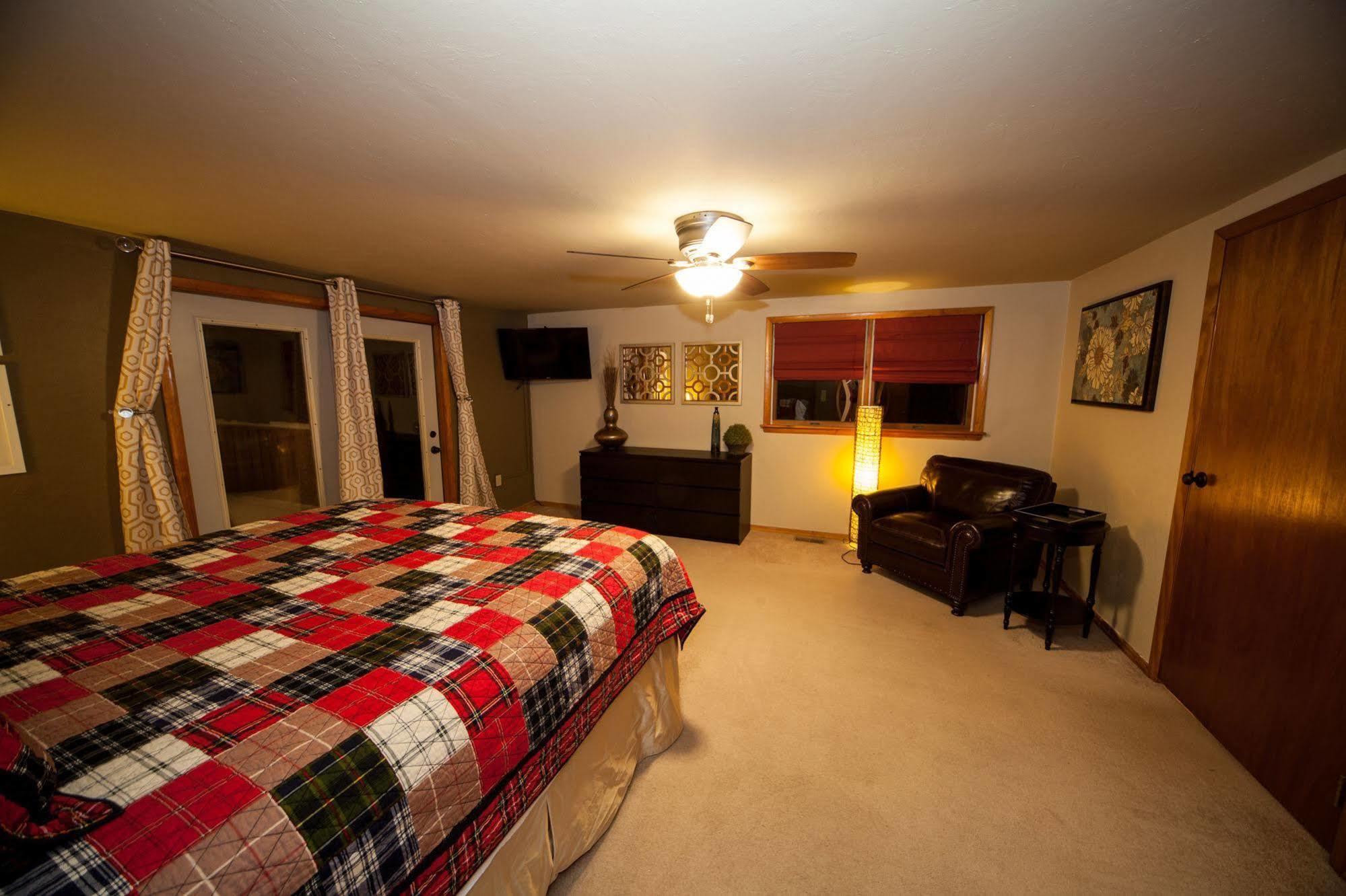 Log Cabin Lodge & Suites Jones Mills Zewnętrze zdjęcie