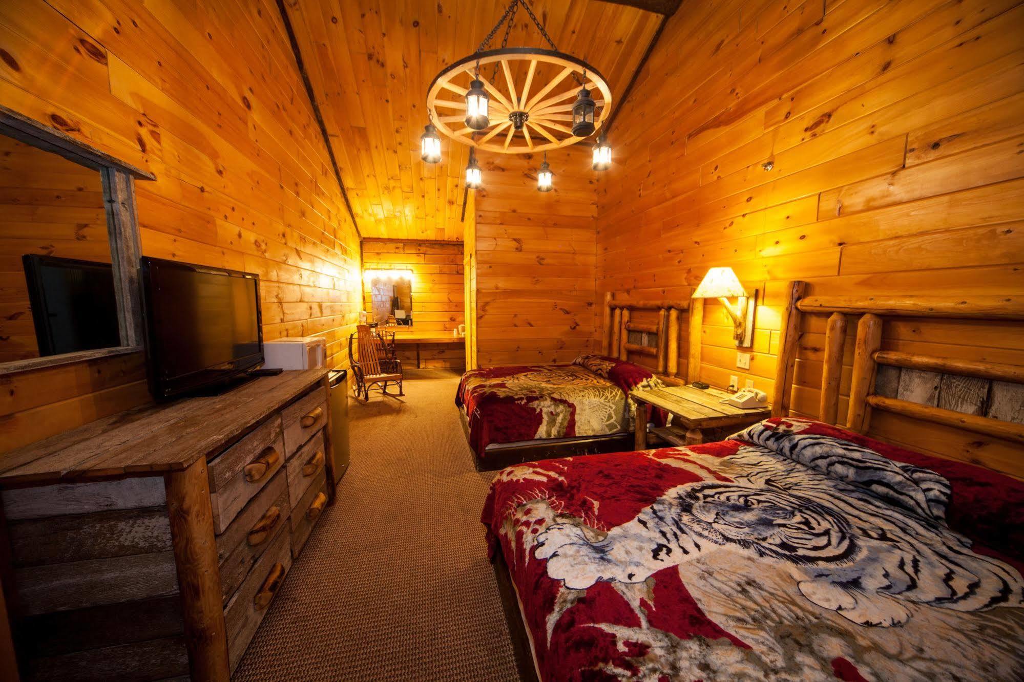 Log Cabin Lodge & Suites Jones Mills Zewnętrze zdjęcie