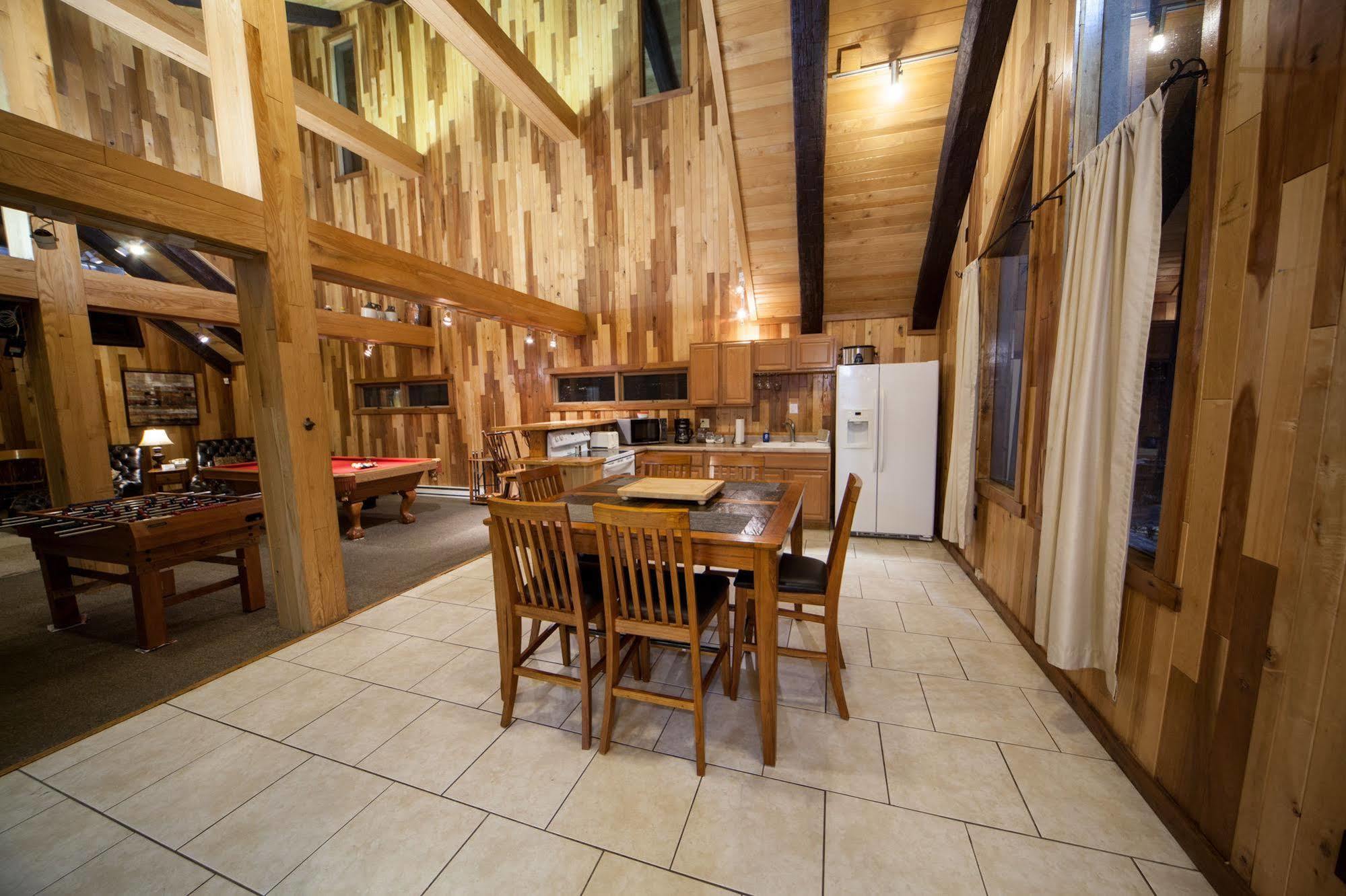 Log Cabin Lodge & Suites Jones Mills Zewnętrze zdjęcie