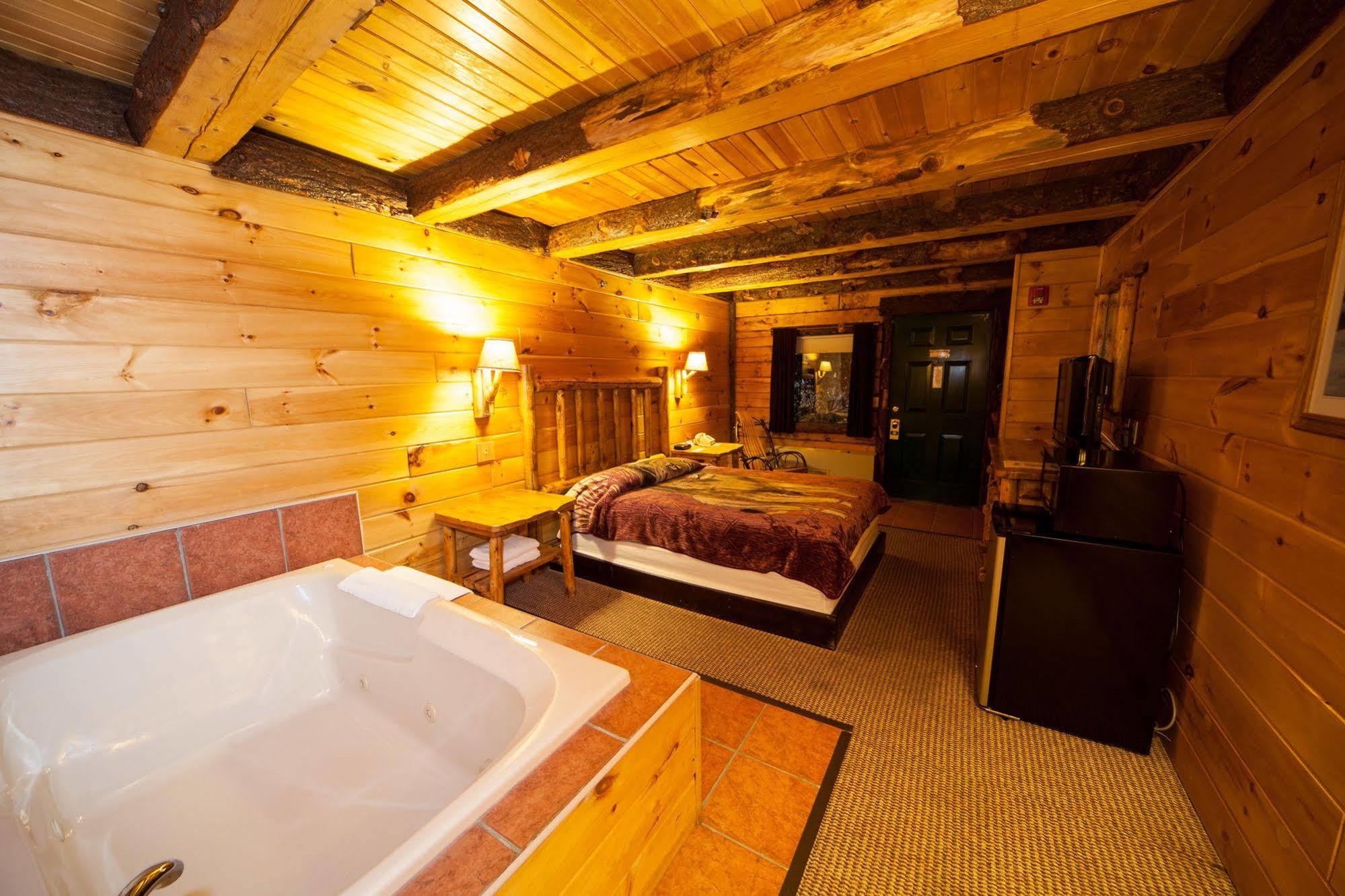 Log Cabin Lodge & Suites Jones Mills Zewnętrze zdjęcie