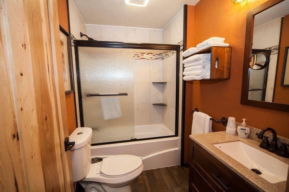 Log Cabin Lodge & Suites Jones Mills Zewnętrze zdjęcie