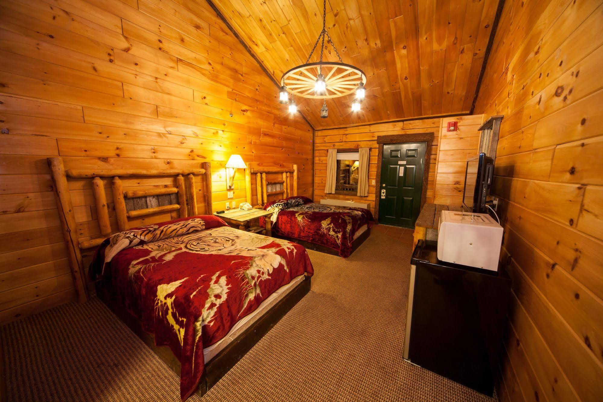 Log Cabin Lodge & Suites Jones Mills Zewnętrze zdjęcie