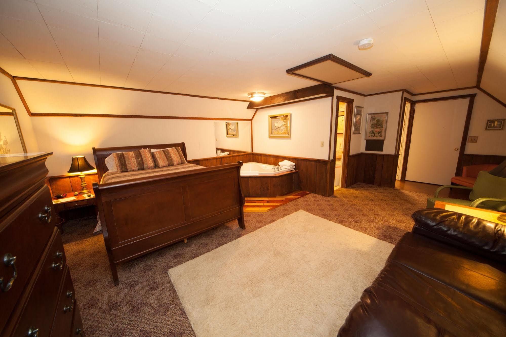 Log Cabin Lodge & Suites Jones Mills Zewnętrze zdjęcie